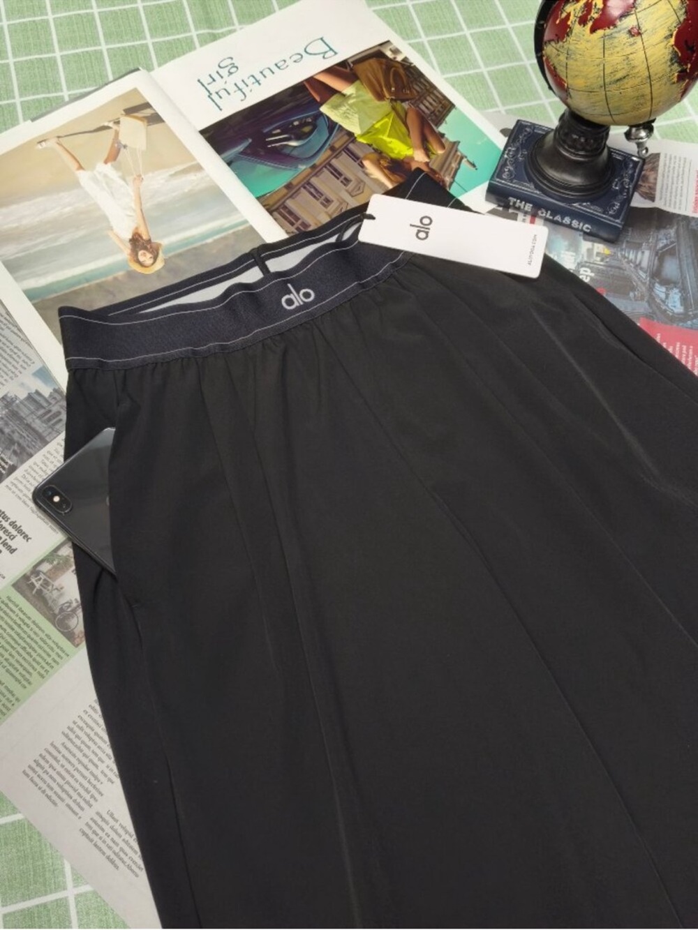 ALO Yoga Black Straight Leg High-Rise Pants - Picture 6 of 6